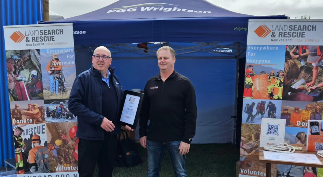 PGW CEO, Stephen Guerin and Land Search and Rescue CEO, Carl McOnie at the NZ Ag Show.